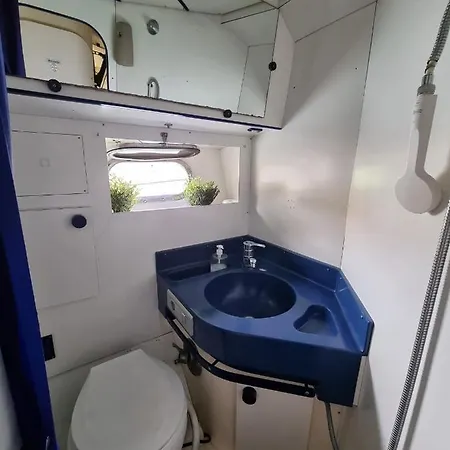 Yate Gijón, Experiencia única N Hotel en barco Gijón