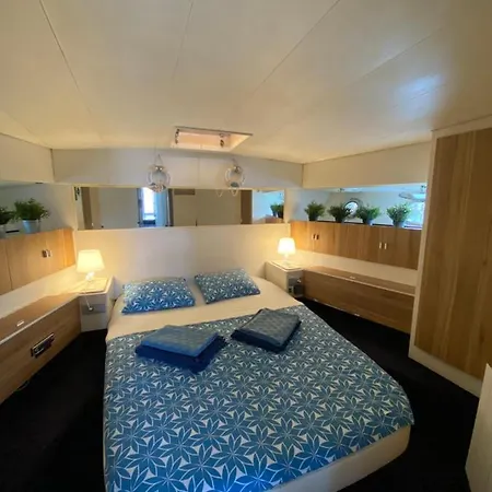 Hotel en barco Yate Gijón, Experiencia única N *