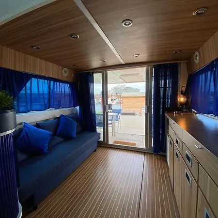 Yate Gijón, Experiencia única N Hotel en barco *