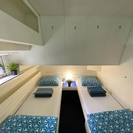 Yate Gijón, Experiencia única N Hotel en barco Gijón
