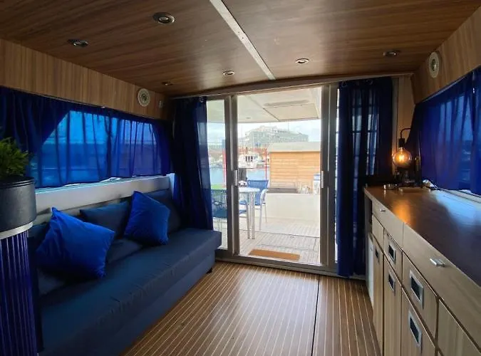 Yate Gijon, Experiencia Unica N Bateau-hôtel *